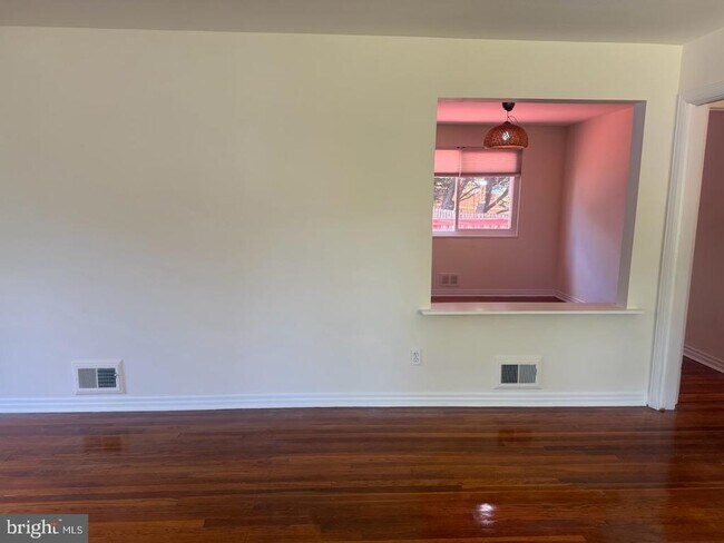 Building Photo - 10903 Stillwater Ave