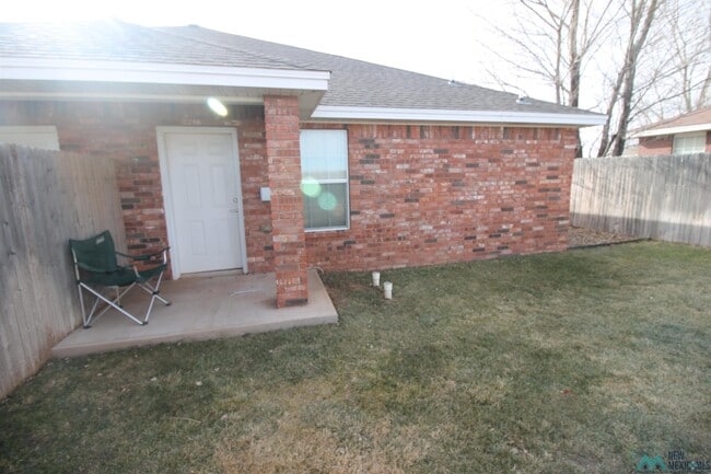 Building Photo - 708 Bison Rd