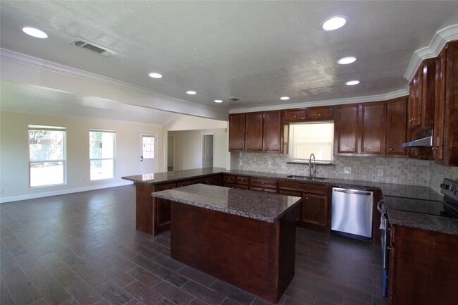 Building Photo - 4330 Regency Villa Dr