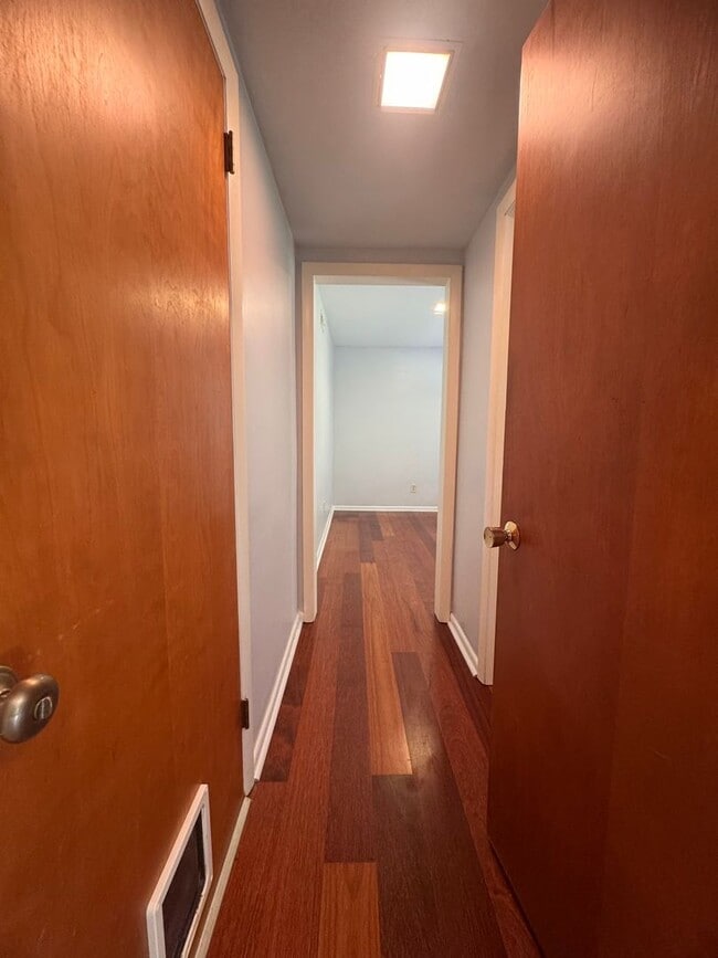 Building Photo - 4 Bedroom Jamestown Beauty!