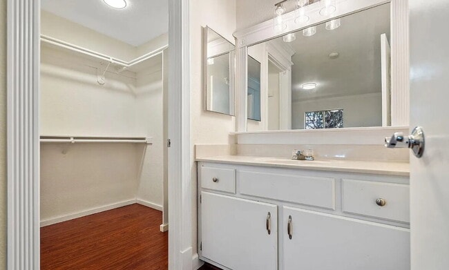 Building Photo - Welcome to this serene, generous unit in t...