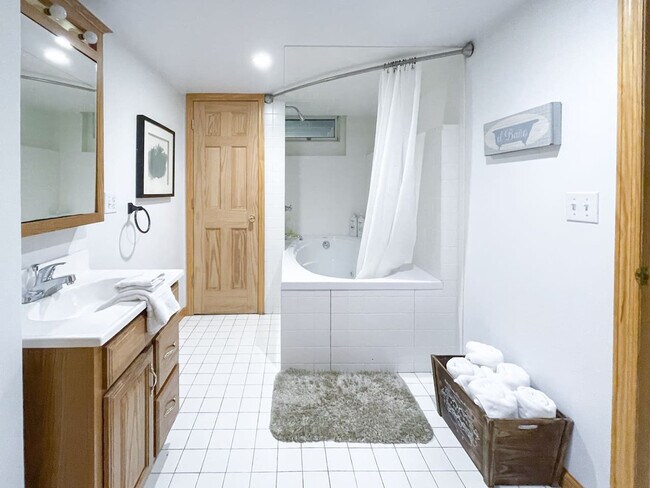 Building Photo - 525 Townsand Hollow Rd