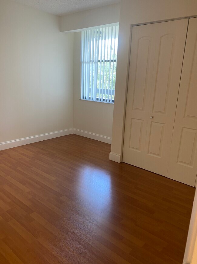 Building Photo - 820 Lavers Cir