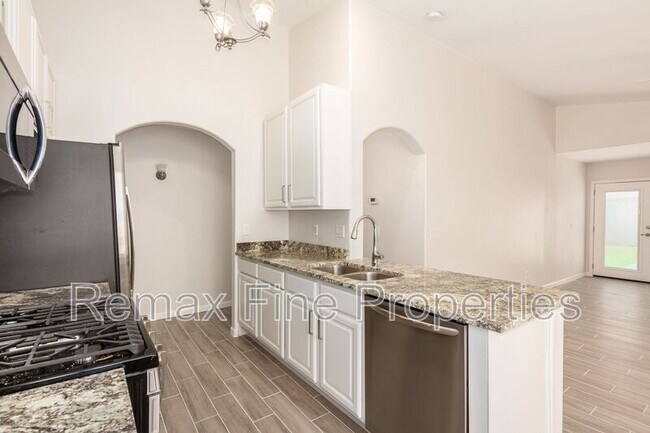 Building Photo - 1851 E Carla Vista Dr