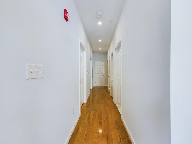 Building Photo - 137 Monticello Ave