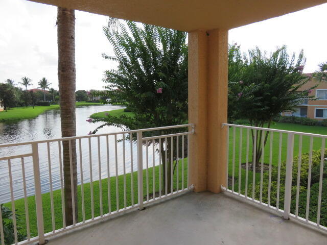 Building Photo - 181 SW Palm Dr