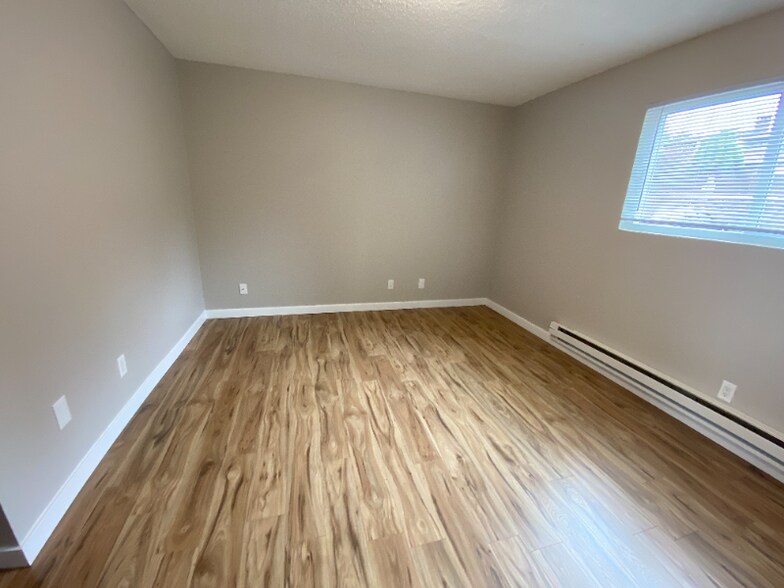 Building Photo - 308 Summit Ave N