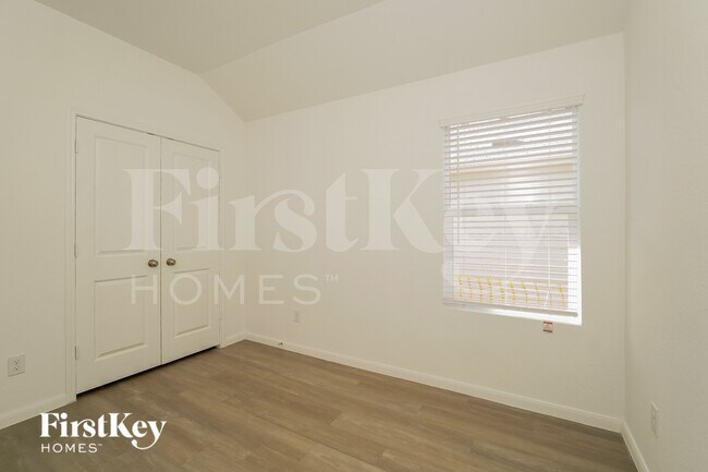 Building Photo - 10639 Erinita Way