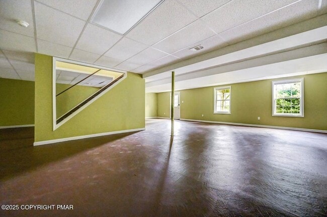 Building Photo - 115 Daffodil Dr