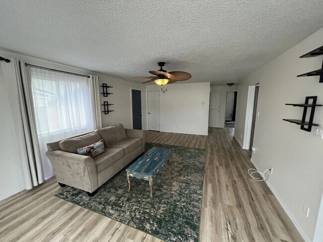 Building Photo - Well Maintained, 2-Bedroom, 1-Bath Home Cl...