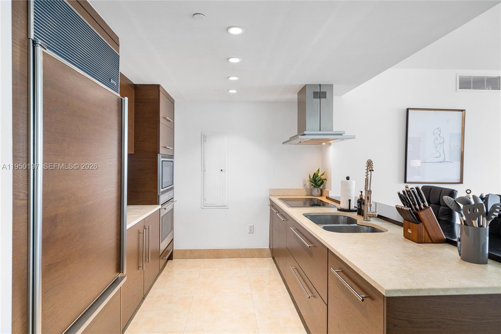 Building Photo - 495 Brickell Ave