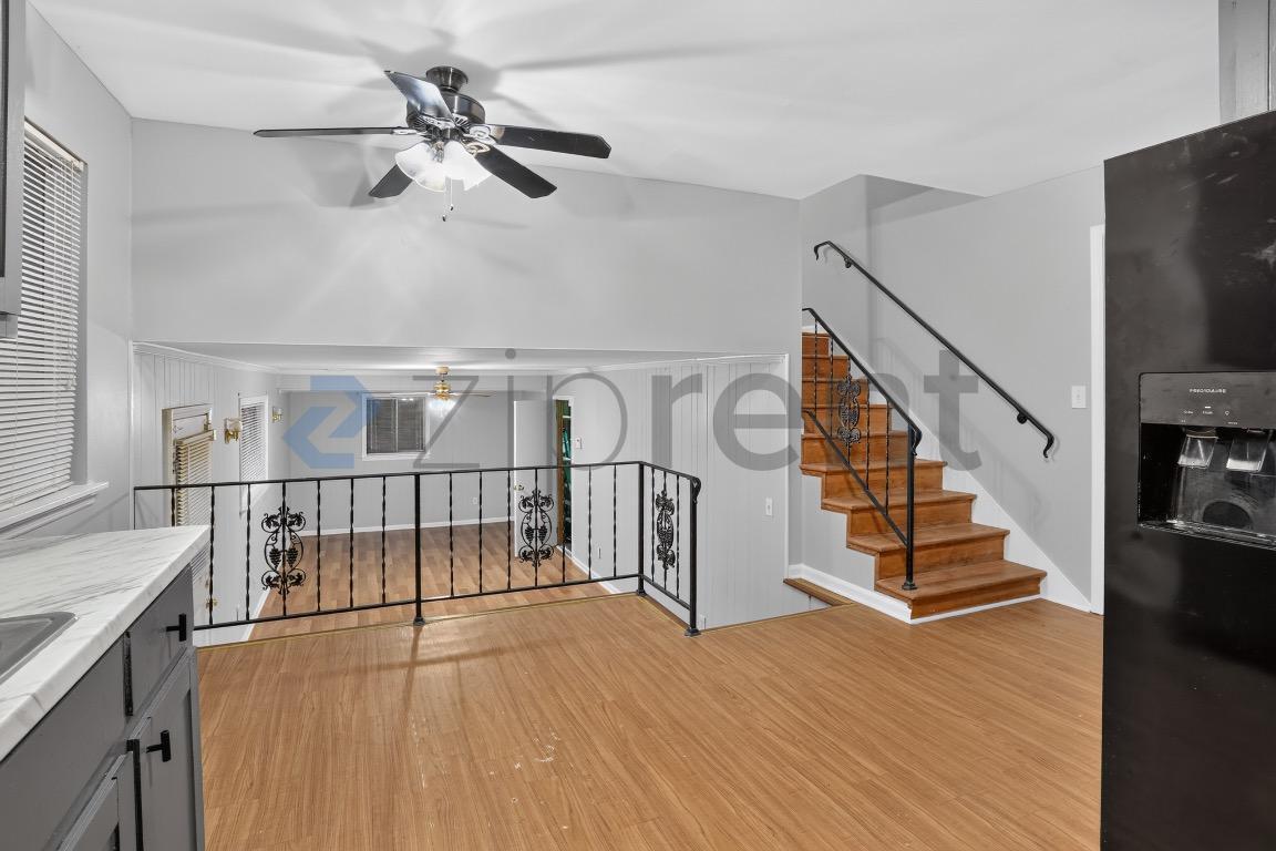 Building Photo - Unit