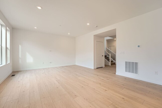 Building Photo - ALMOST BRAND NEW exquisite 3bd home in Harvest Ridge community