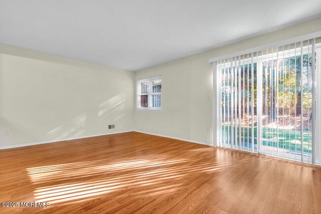 Building Photo - 438 Oak Knoll Dr