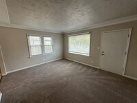 Building Photo - 4627 Thorman Ave NE