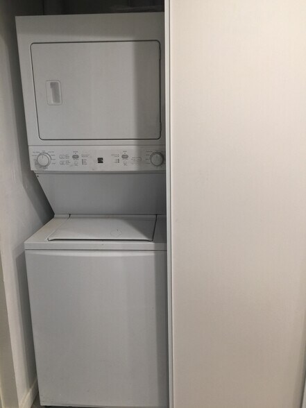 Building Photo - 2567 Folsom St