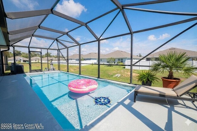 Building Photo - 814 Moment St