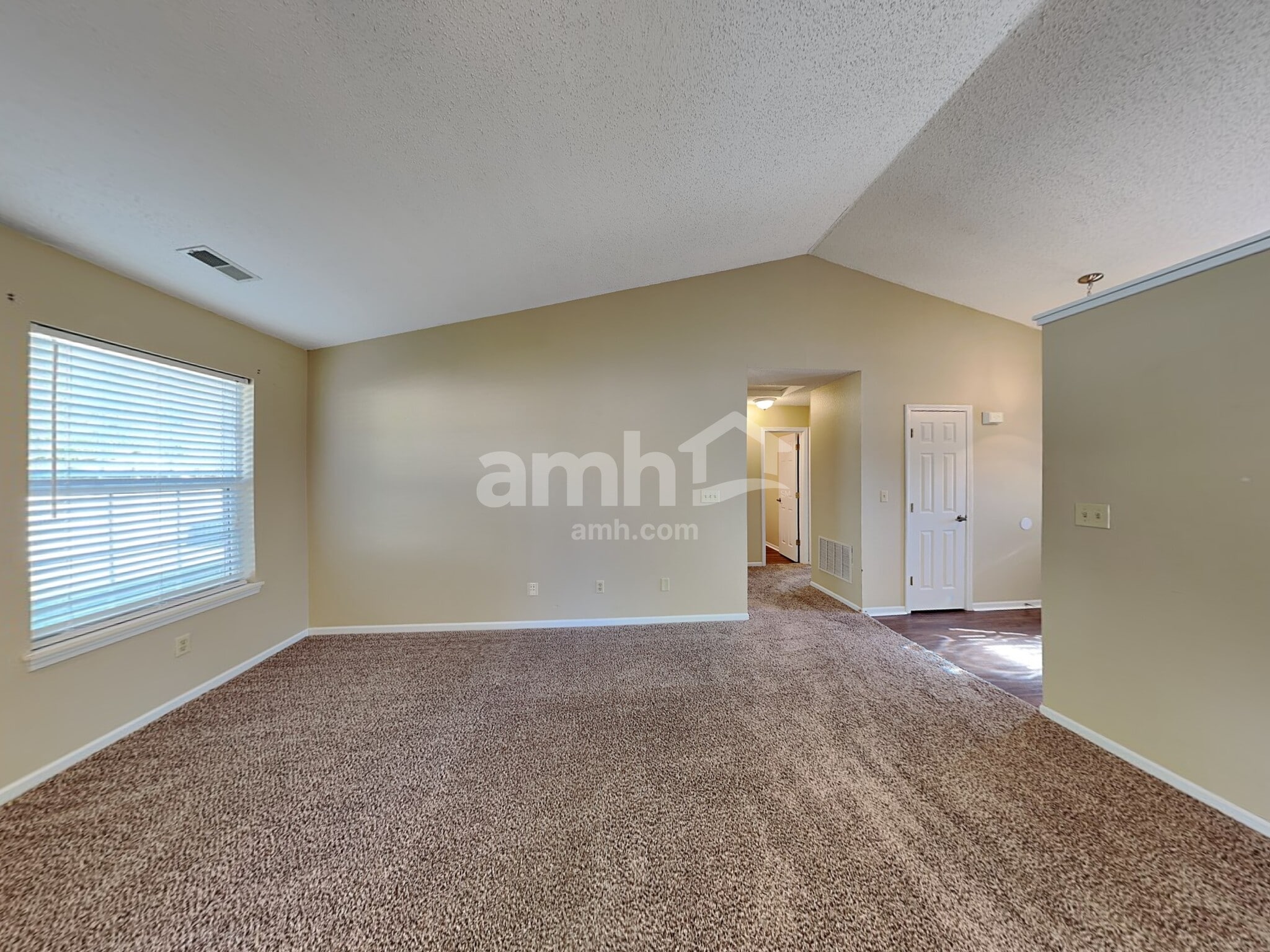 Building Photo - 571 Bay Ct N