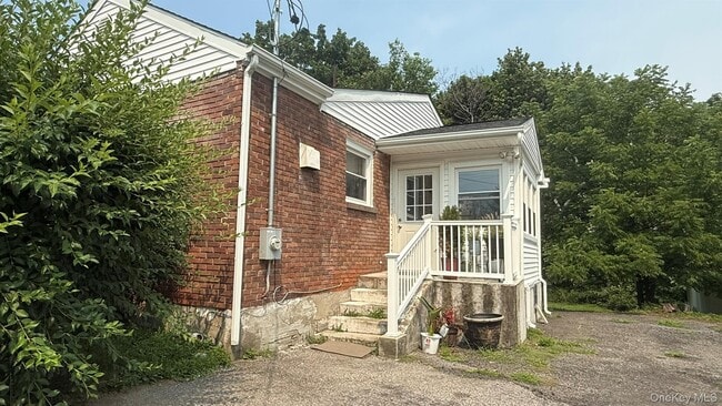Building Photo - 3 Elm St