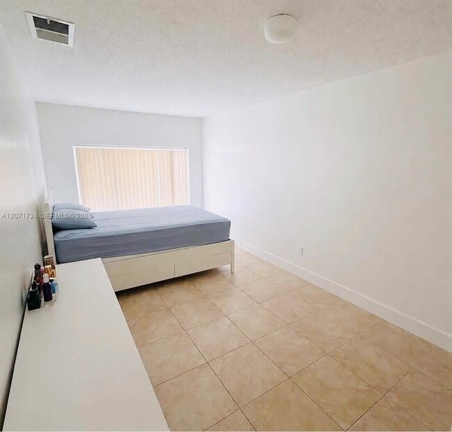 Building Photo - 9614 SW 148th Ct