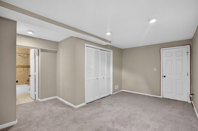 Building Photo - 11813 Murre Ct