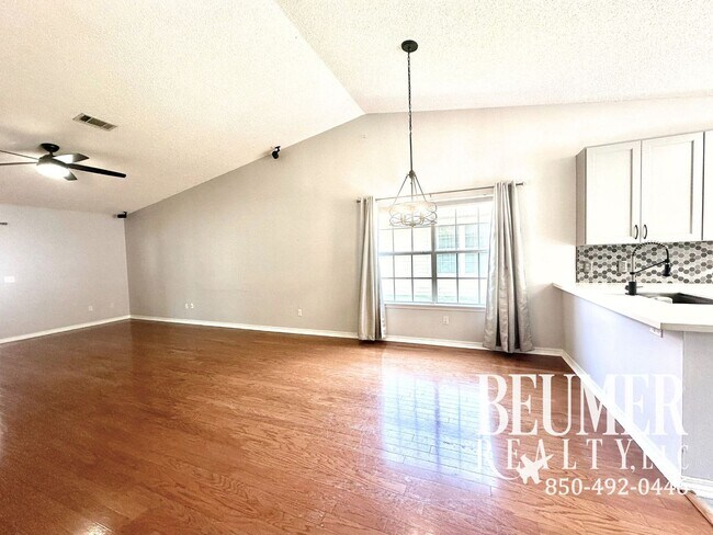 Building Photo - Solar Panel 3bd/2bath Home located Northeast Pensacola