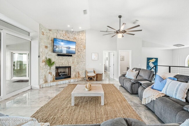 Building Photo - 100 Bonita St