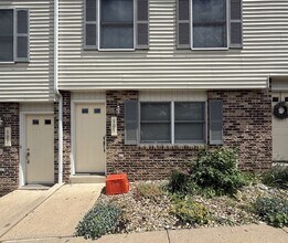 Building Photo - 305 Hill Dr