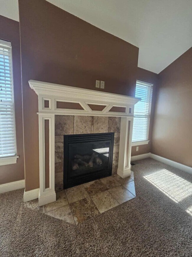 Building Photo - Spacious Home for Rent!