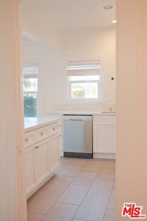 Building Photo - 466 1/2 N Gardner St