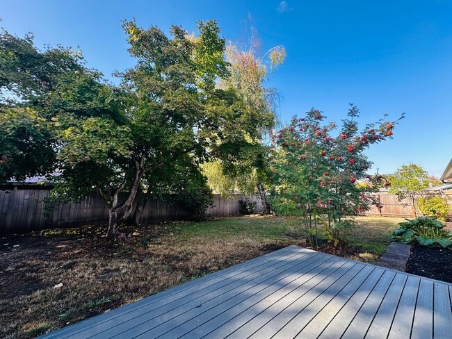 Building Photo - Remodeled Three Bedroom Home in Keizer
