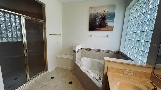Building Photo - 1250 Glenheather Dr