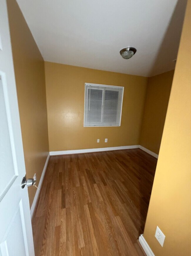 Building Photo - 40(718)