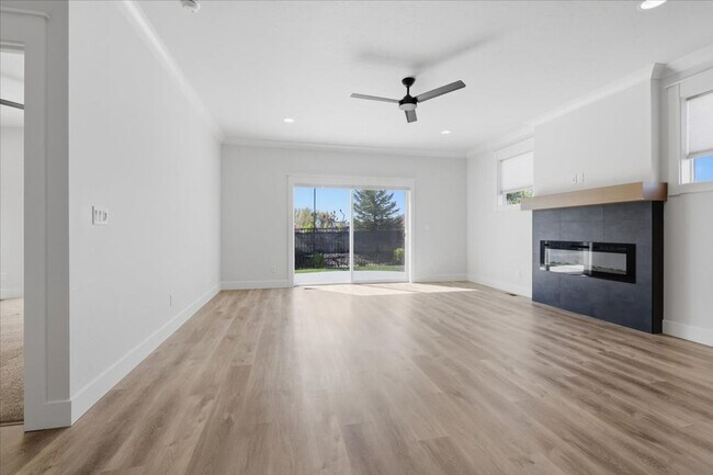 Building Photo - Heart of Eagle 3 Bed 2.5 Bath