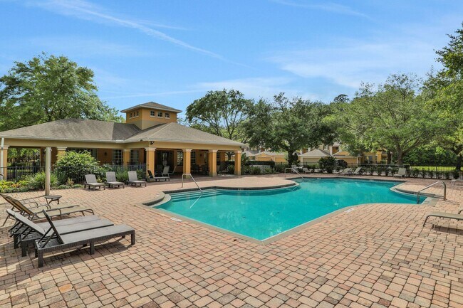 Building Photo - Flagler Station Townhome 3/2.5 - 2 car garage - 2000+ square feet