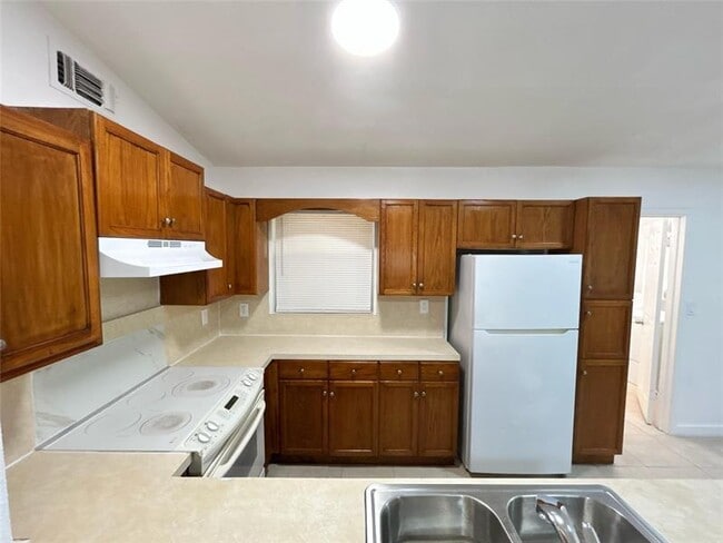 Building Photo - 417 SW 25th Terrace
