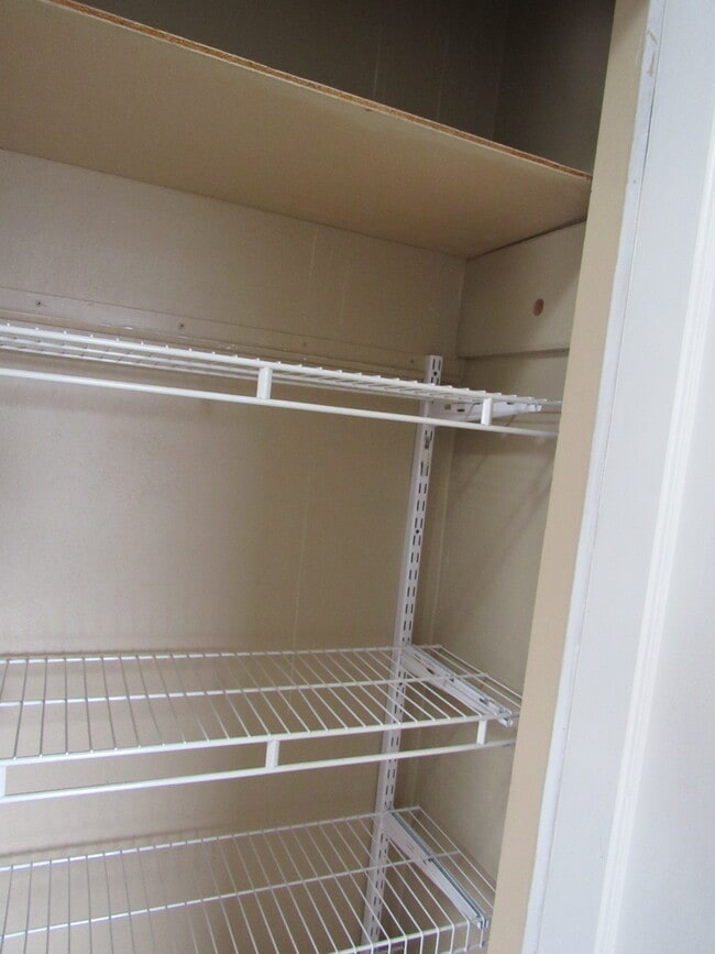 Building Photo - 5022 N Belmont Pl