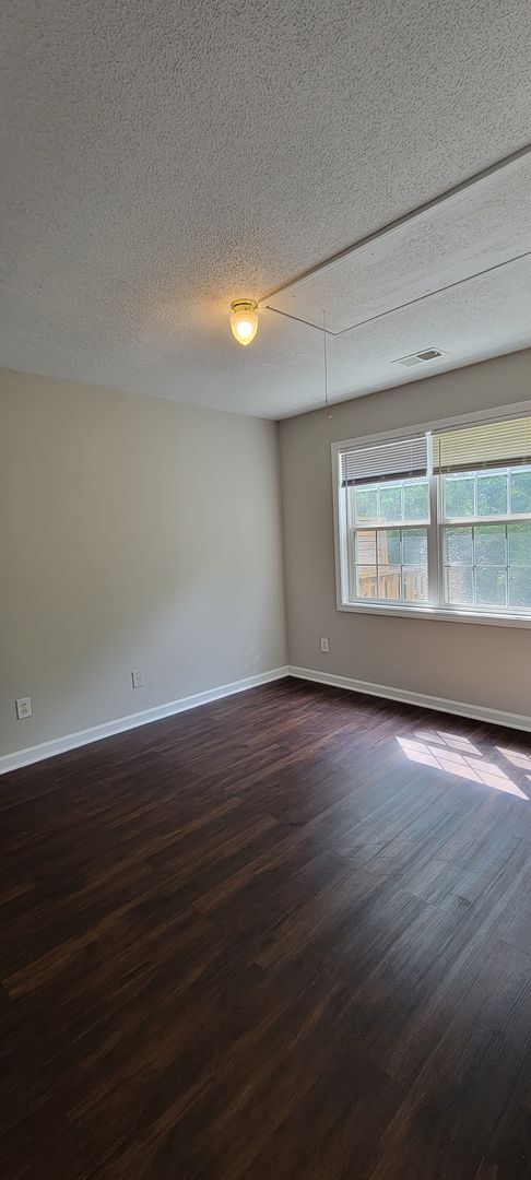Building Photo - AFFORDABLE AND SPACIOUS