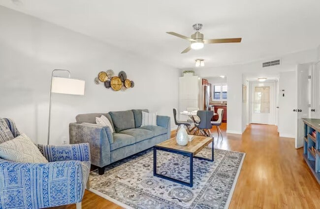 Building Photo - 170 Turtle Lake Ct