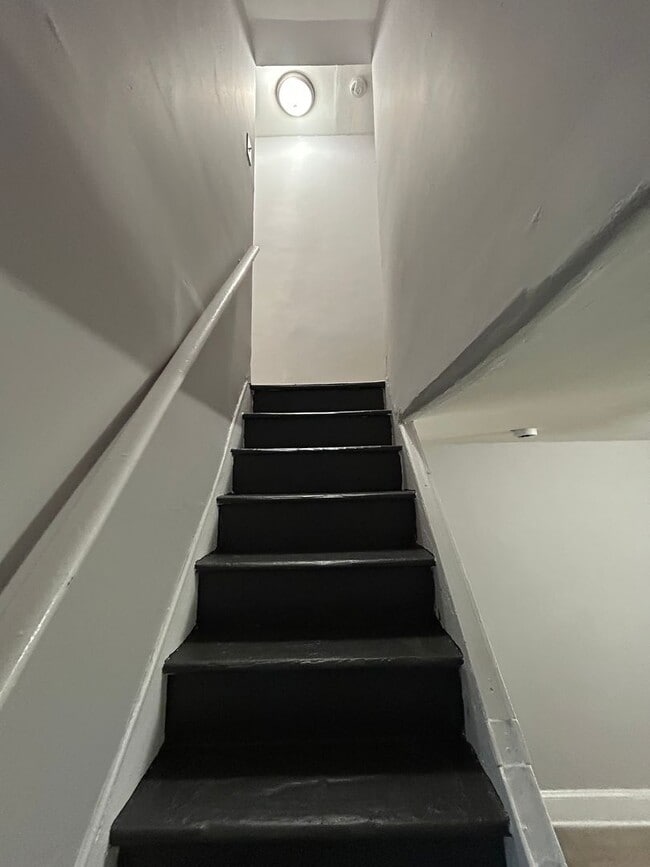Building Photo - Large house Semi detached