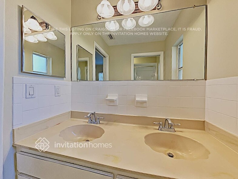 Building Photo - 2991 62nd Ave S