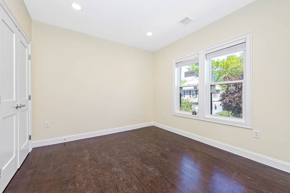 Building Photo - 72 Stanley Ave