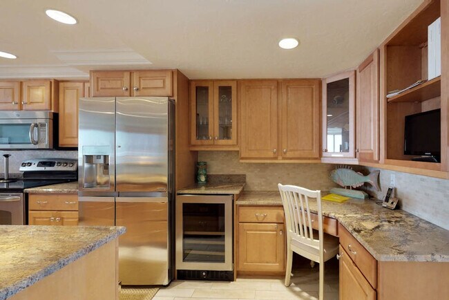 Building Photo - 2600 Gulf Dr N