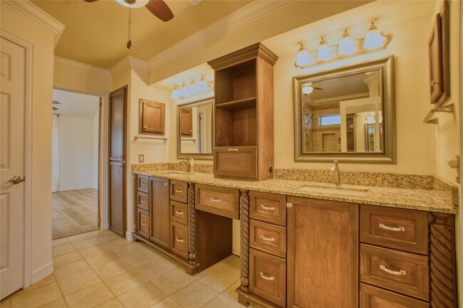 Building Photo - 1522 Park Meadow Dr
