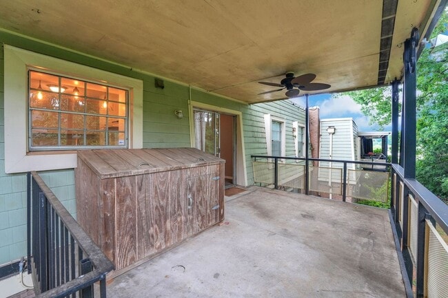 Building Photo - Charming 3BR Condo in Charlotte