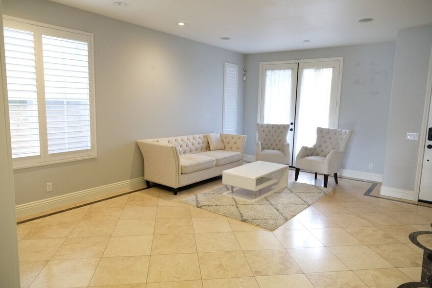 Building Photo - 16 Villager