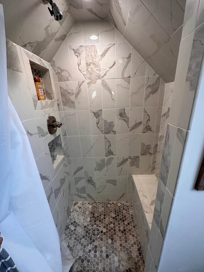 Building Photo - 18 Alpine Ct