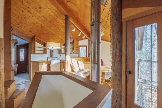 Building Photo - Cozy 2 Bedroom, 1 Bath, With a great Locat...