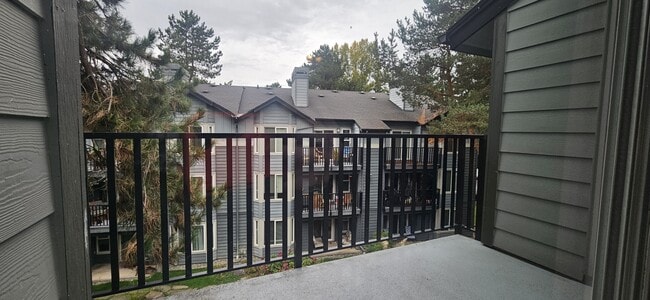 Building Photo - 11112 NE 124th Ln