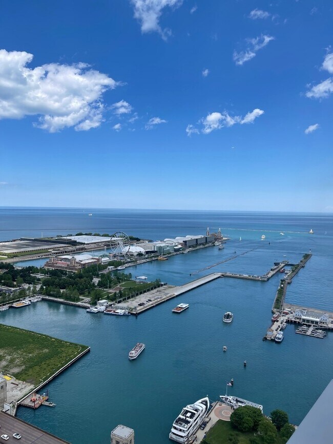 Building Photo - 450 E Waterside Dr